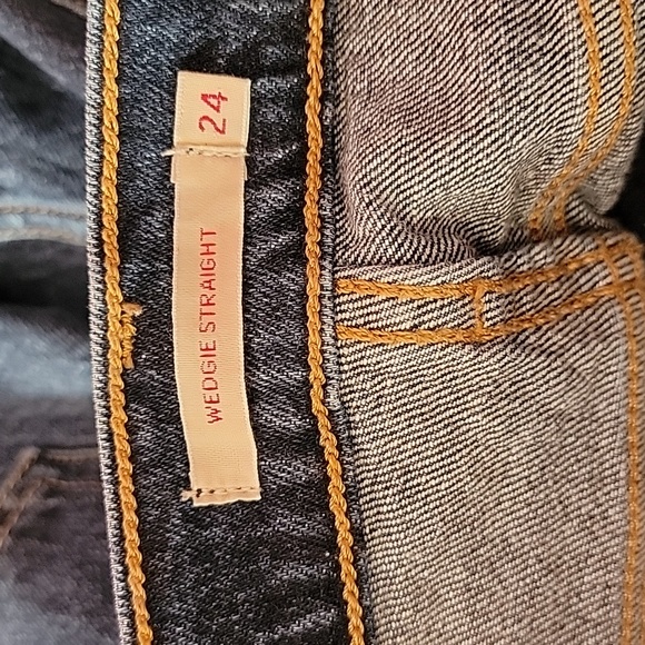 Levi's Premium Wedgie Straight Leg Jeans/ 24. - Picture 3 of 12